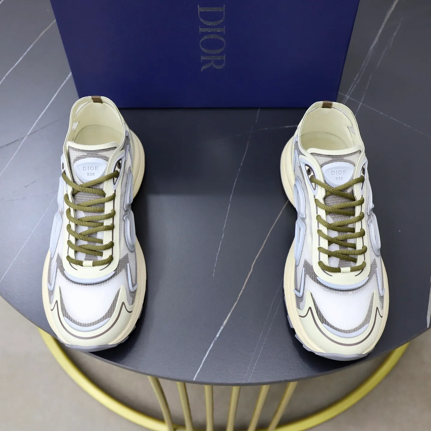 Ex-factory price: 560💰DIOR#B30 COUNTDOWN TECH shoes 1. Inspired by lighter running shoes this season 2. Made of multi-layer transparent nylon upper, futuristic 3. CD30 rubber logo on the tongue/heel to highlight the brand style 4. Equipped with ultra-light foam midsole for the ultimate comfortable wearing experience 5. The entire series uses WELDED (seamless bonding) technology to ensure durability and lightness 6. Full size dopamine color matching, 39-45 (38, 46 customized)